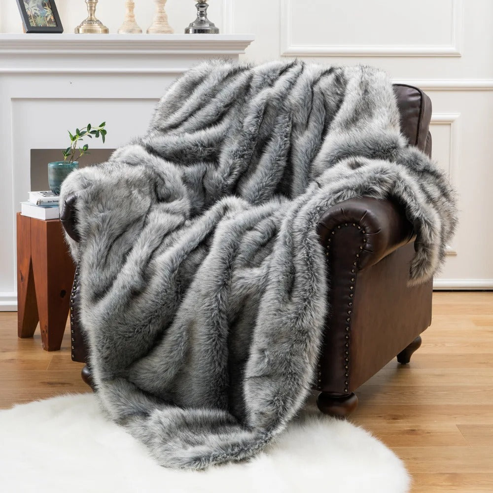 Luxurious Faux Fur Blanket - Ultimate Comfort and Elegance for your Home