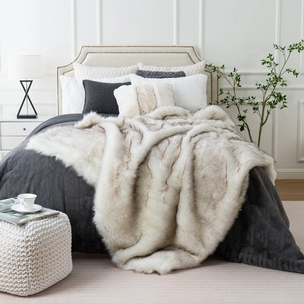 Luxurious Faux Fur Blanket - Ultimate Comfort and Elegance for your Home